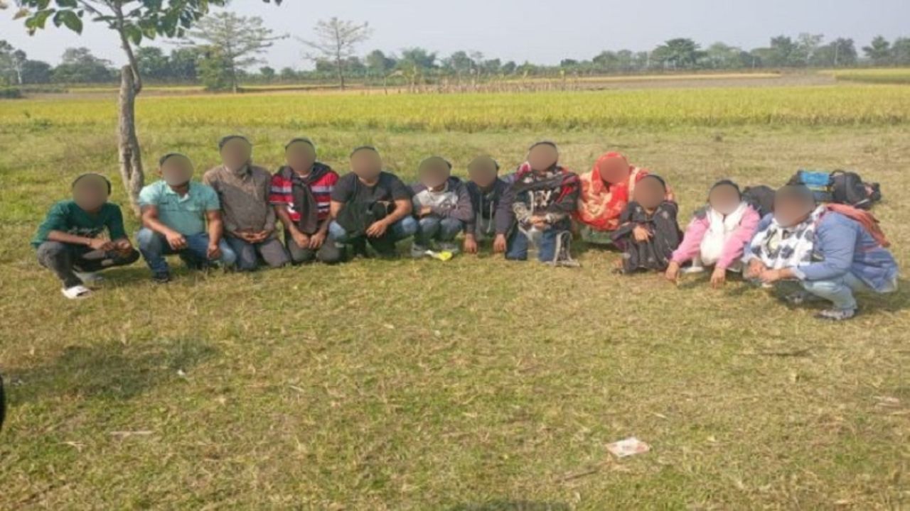 ১২ বাংলাদেশিকে ফেরত পাঠাল বিএসএফ